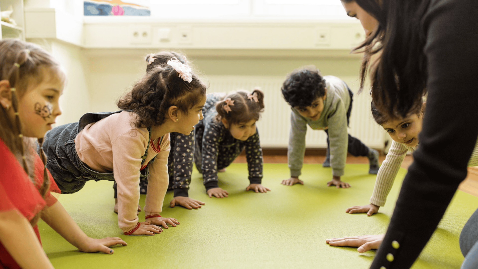 Yoga- und Sprachkurse für Kindergartenkinder